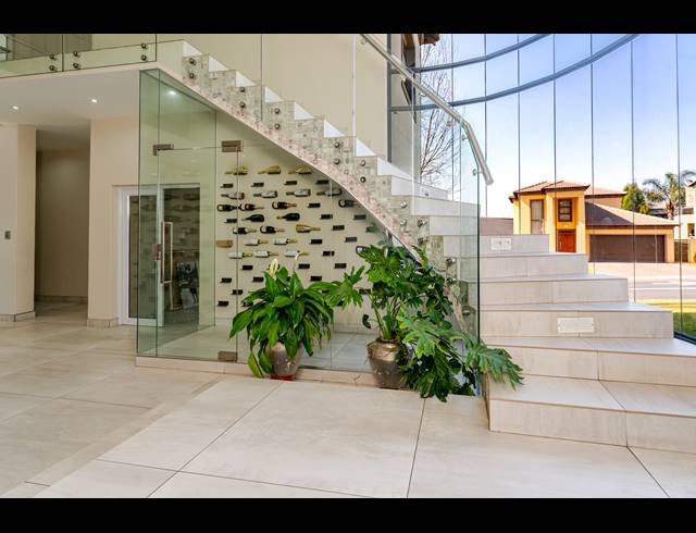 5 BEDROOM HOUSE FOR SALE IN BLUE VALLEY GOLF ESTATE
